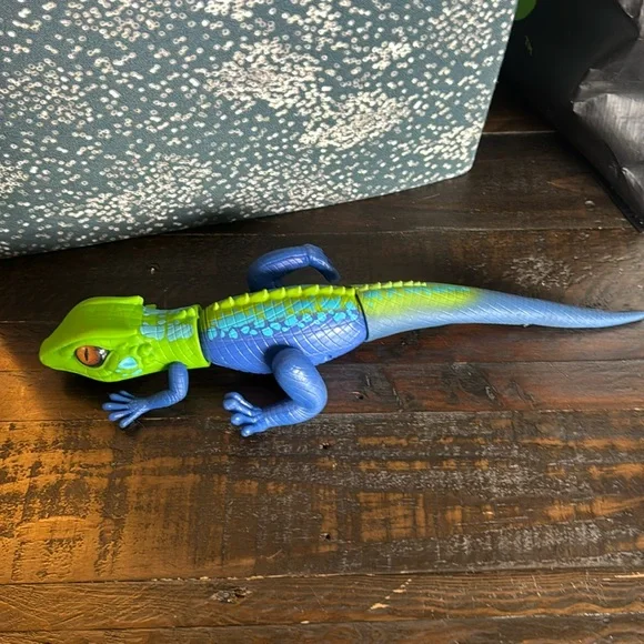 Lizard Toy Robo Alive Lurking Lizard ROBO ALIVE LURKING LIZARD